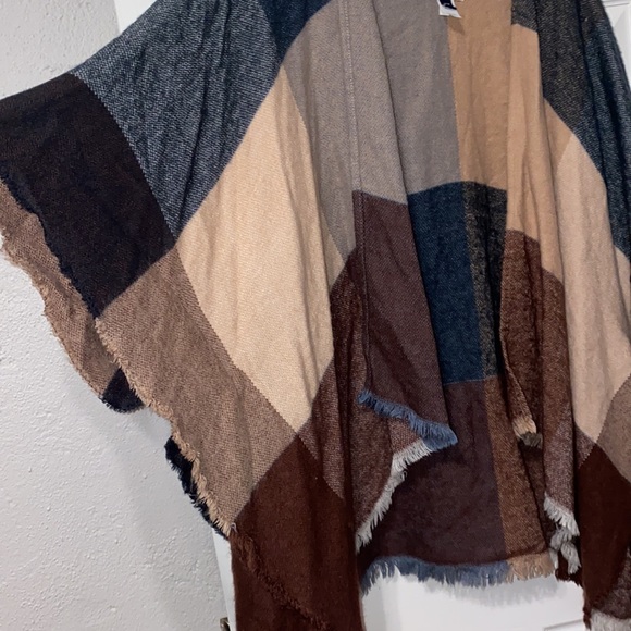 Poncho sweater - Picture 2 of 2
